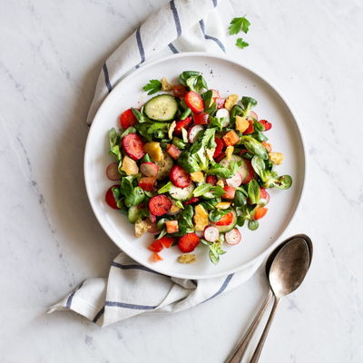 Ingredients for Green Glow Fattoush Kit (Serves 4-6) Lettuce Romain 1 bundle + Cucumber 500g + Tomato 500g + Red Radish 1 bundle + Green Pepper 250g + Lemon 250g + Mint 1 bundle + Parsley 1 bundle + Arugula 1 bundle + Rijla 1 bundle